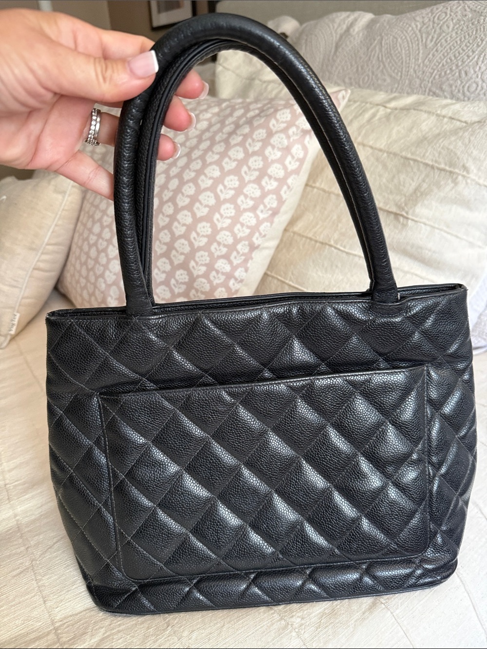 CHANEL Black Quilted Leather Tote with Signature CC Emblem - Picture 16 of 17